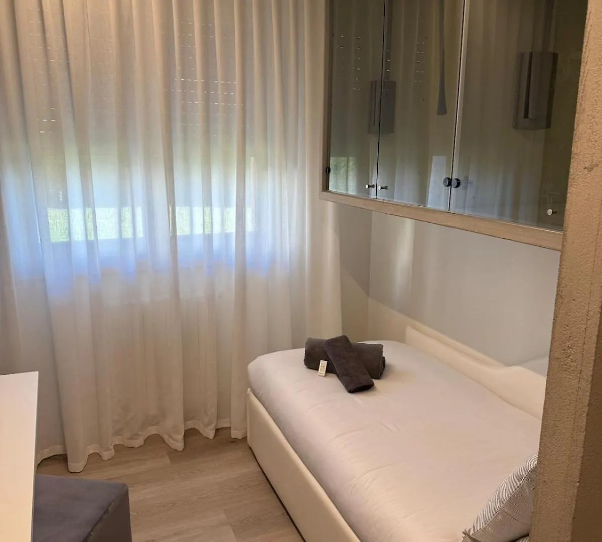 La Vita Lakeview - Garden & Pool Apartment