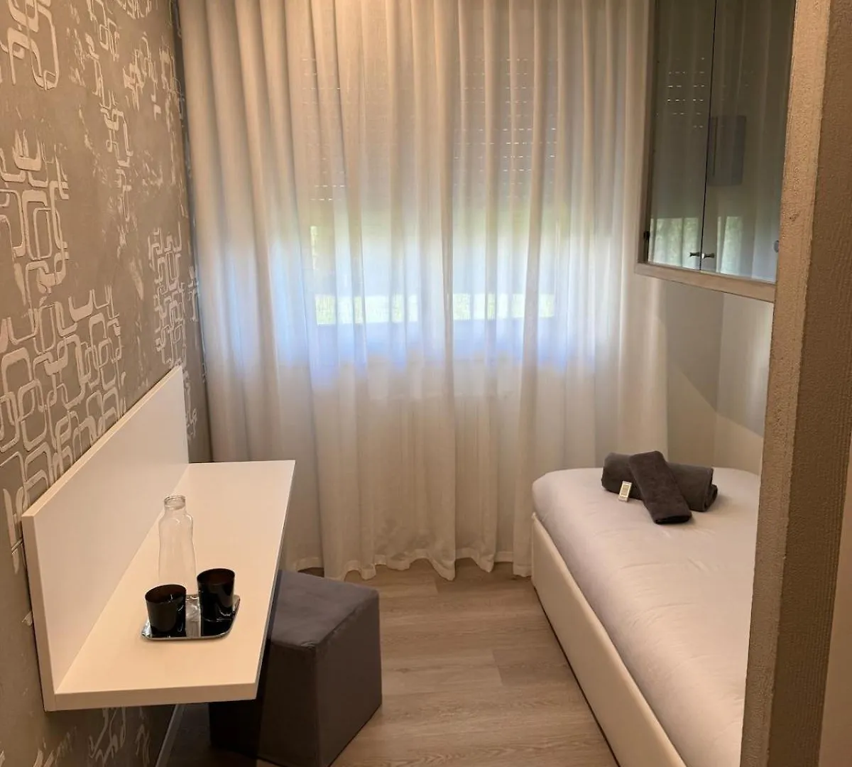 La Vita Lakeview - Garden & Pool Apartment